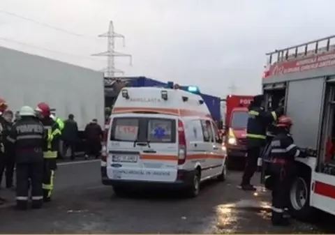 VIDEO/ Autospecială de la ISU Bacău, implicată într-un accident auto cu 9 răniți, printre care 6 pompieri