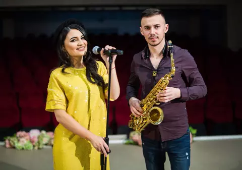 Povestea de iubire a artiștilor de muzică populară Andrada Bârsăuan și Lazăr. Cei doi vor face două nunți