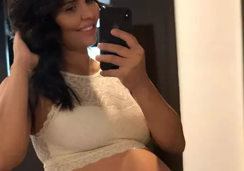 Mesajul transmis de fosta dansatoare a Deliei înainte să devină mămică. Aniversează doi ani de când e măritată: "Sunt copleșită"