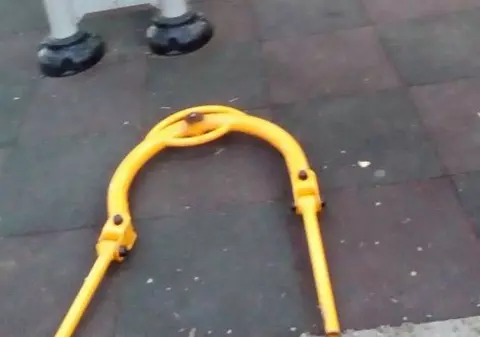Un bărbat din Iași a fost rănit într-un parc din oraș. Folosea un aparat de fitness