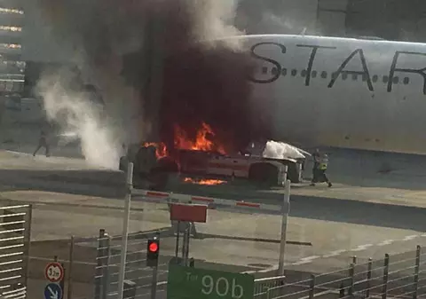 FOTO | Un avion a luat foc pe aeroportul din Frankfurt