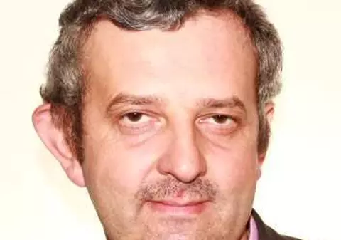 Bartha Levente Mozes, fost educator din Brașov, e dat în urmărire prin Interpol. Bărbatul a fost condamnat pentru că a violat șase minori