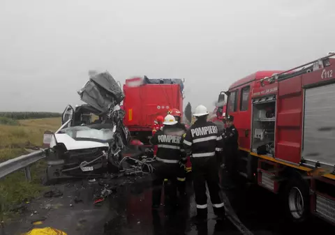 Doi morți și patru răniți într-un accident în Brăila