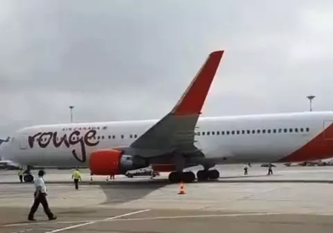 VIDEO | Primul zbor direct, din ultimii 10 ani, pe ruta Canada-România a aterizat pe aeroportul Otopeni. Ce spun pasagerii