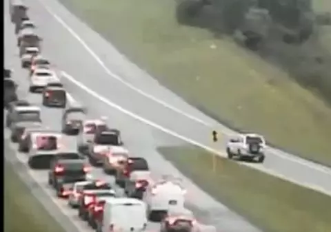Soluția găsită de un șofer american atunci cănd i s-a stricat mașina pe șosea