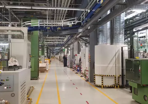 VIDEO | Cum arată cea mai mare fabrică de ţigări electronice din Europa