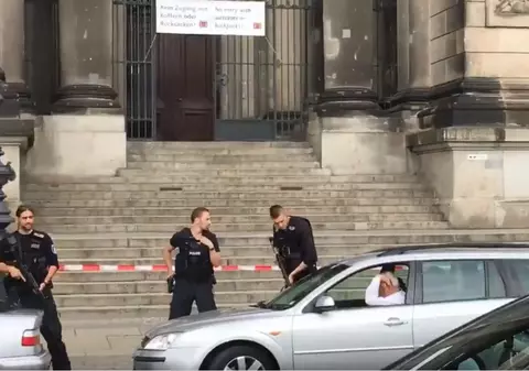 Incident armat la Catedrala din Berlin. O persoană a fost împușcată