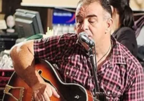 Cântăreţul Cezar Dinescu a murit într-un accident cumplit. Un mal de pământ s-a surpat, iar artistul a căzut în râul Ialomița