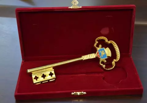 Cine a mai primit Cheia orașului București. Ceaușescu i-a înmânat-o fostului președinte al SUA, Richard Nixon