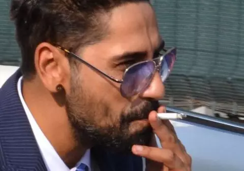 Connect-R e bipolar. “Recunosc. Toți mă întreabă la ce mă refer”