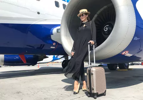 Cristina Mihaela Dorobanțu ia lecții de pilotaj. “Ani la rând mi-a fost frică de avion”