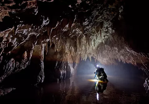 VIDEO/ Spencer Coca, directorul de companie petrolieră care explorează peșteri: “Am mers 22 de ore pe coardă, în subteran”