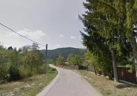 Drumul de la Valea Doftanei spre Braşov, rupt de o alunecare de teren. Zona este una dintre cele mai frumoase din județul Prahova