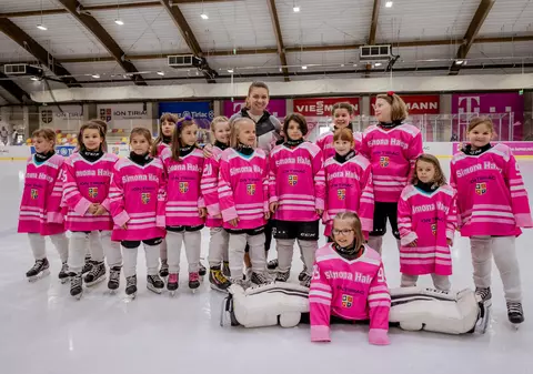 Prima ediție a turneului de hochei pe gheață Simona Halep Challenge. Simo, look now! Ce spune sportiva despre caricatura Charlie Hebdo