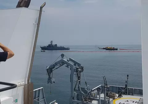 Amplu exercițiu în Marea Neagră, cu nave militare, civile și elicoptere. Scenariul, poluare masivă în urma unei coliziuni navale/ FOTO