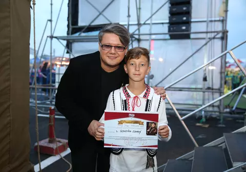 VIDEO EXCLUSIV/ Fuego a ajutat peste 170 de artiști cu banii obținuți din vânzarea tablourilor sale!