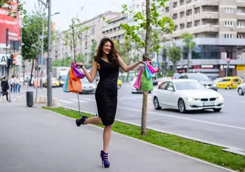 (P) INCREDIBIL! Salariu de 2.000 de dolari şi BONUS o vacanţă la Roma! Recrutare inedită la o companie americană din Bucureşti