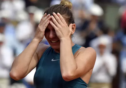 Momente emoționante cu Simona Halep din culise. Campioana de la Roland Garros s-a bucurat ca un copil în brațele părinților / VIDEO