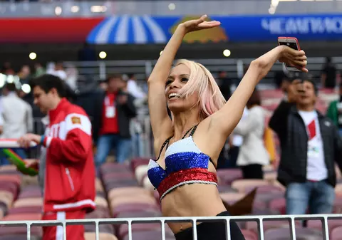 Bombe sexy, la meciul de deschidere de la Campionatul Mondial de fotbal Rusia 2018 / FOTO