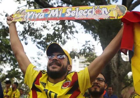 Fanii columbieni sunt cei mai inventivi: cum au intrat în stadion cu băutură! Amenzi pentru Mexic și Serbia | VIDEO