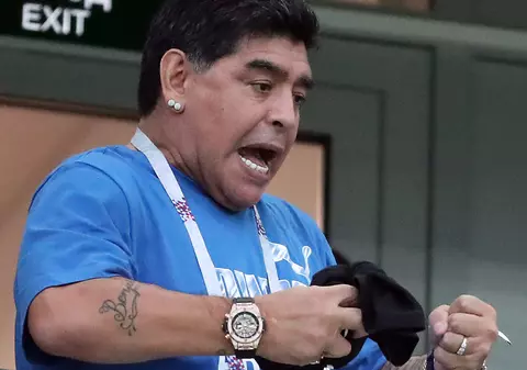 Maradona oferă o recompensă pentru identificarea celui care a anunţat moartea sa