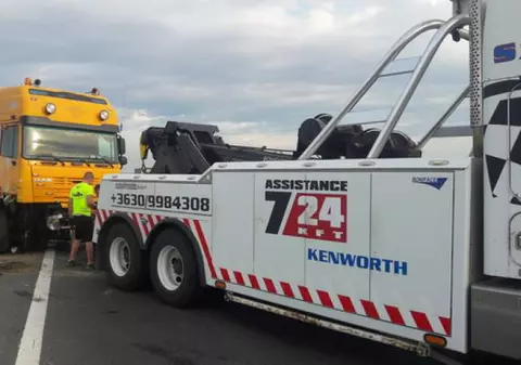 Accident cu trei români răniţi grav în Ungaria. Un TIR şi o camionetă, s-au ciocnit la 20 de km de graniţă