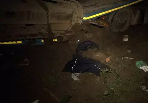 Accident şocant în Pasul Tihuţa. Un şofer a zburat prin parbriz şi apoi a fost strivit sub roata camionului pe care îl conducea