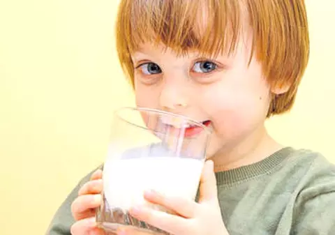 Fermierii vor primi 60 de milioane de euro, pentru înființarea de centre de colectare a laptelui; Vot în Senat