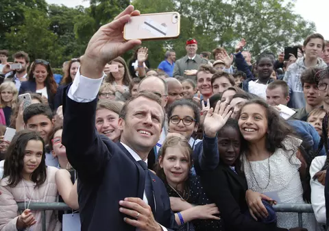 Reacția lui Emmanuel Macron când un adolescent i-a adresat cu apelativul "Manu"