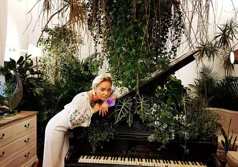 Maria Constantin a plecat singură în vacanță. Cum s-a pozat artista în aeroport