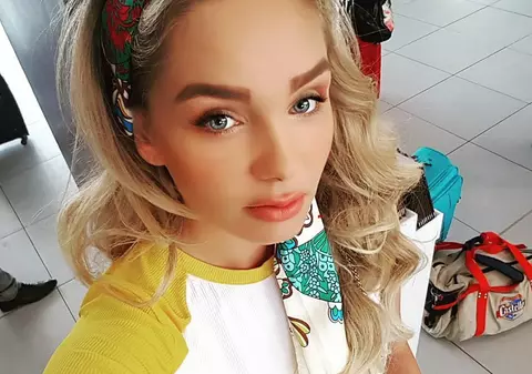 Maria Constantin a încins atmosfera pe plaja din Italia. Artista și-a etalat mândră bustul generos