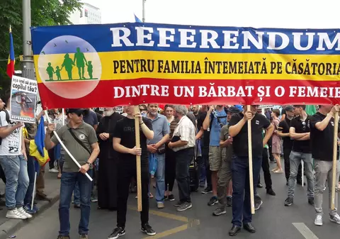 GALERIE FOTO/ Marșul Normalității în București. Noua Dreaptă a ieșit în stradă „pentru familia naturală”