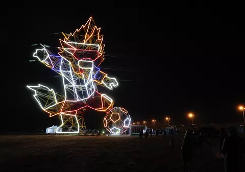 FOTO| Stâlp de electricitate transformat în mascota Campionatului Mondial în Rusia