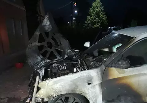 Mașina Georgetei Rus, fost consilier județean din Timiș, a luat foc. Medicul crede că ar fi o mână criminală