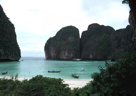 Plaja Maya Bay, celebră din filmul ”The Beach”, a fost închisă de autoritățile thailandeze