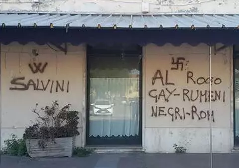 Simboluri și amenințări naziste la adresa românilor într-un oraș din Italia