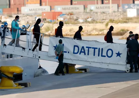 Cei peste 600 de imigranți de pe nava Aquarius au ajuns în Valencia
