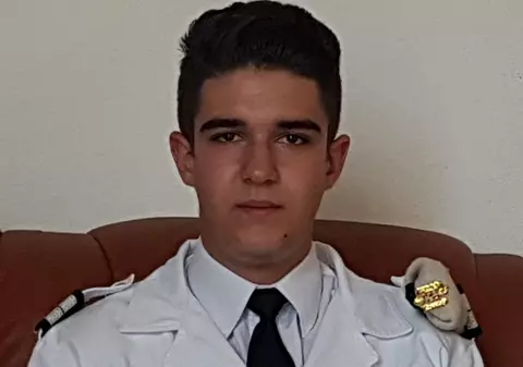REPORTAJ/ Cornel Victor Barbu, românul admis la Academia Navală a SUA: “Bunica așa mi-a spus: cu un ochi plâng, dar cu altul sunt fericită"