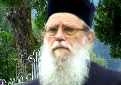 Părintele Mina Dobzeu va fi înmormântat sâmbătă, la Catedrala Episcopală Huşi