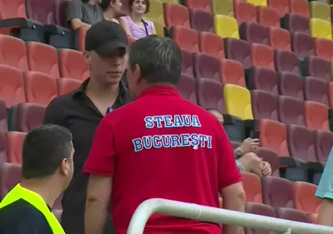 Lăcătuș a sărit în tribune la un fan rapidist care l-a jignit. Cum a reacționat ”Fiara” când a ajuns față în față cu giuleșteanul