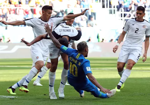 Simulările lui Neymar apar în meniul cu oferte al unui bar din Brazilia