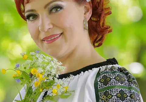 Cântăreața de muzică populară Nicoleta Cojocaru, jefuită. Suspect, soțul cu care se află în divorț