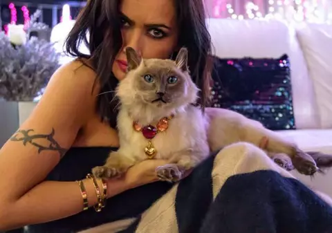 Imaginea cu Oana Zăvoranu și motanul Marty a creat isterie în mediul virtual. “Doamne ferește “