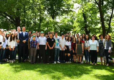 Președintele Iohannis a invitat elevii la Palatul Cotroceni, de Ziua Mediului; Au vizionat ”România Neîmblânzită” și au vorbit despre animale (FOTO)