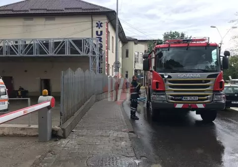 Spitalul de Urgență din Iași a fost inundat sâmbătă dimineață. Pompierii au pus pompele la UPU