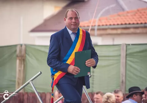 Cel mai traseist dintre primari. Povestea lui Savu Ungureanu de la Slătioara. "Mai vorbim câte un secret şi, gata, ne fac un dosar"