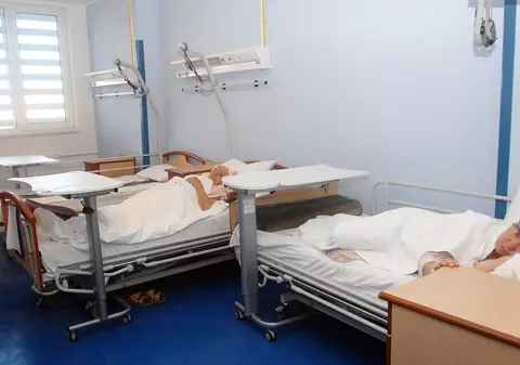 Primăria Capitalei vrea să dea aproape 900.000 de lei pe un robot. Are lumină pulsată ultravioletă și curăță infecțiile nosocomiale din spitale