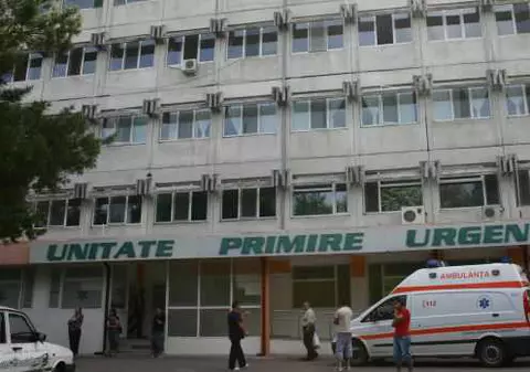 Un bărbat s-a sinucis la Spitalul din Focşani. Pacientul s-a aruncat în gol de la primul etaj al clădirii