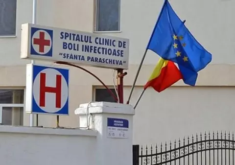 Jumătate din elevii unei clase dintr-o comună din Iași au ajuns la spital. Au mâncat alimente alterate la banchet