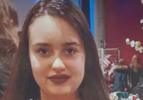 O fată de 14 ani din Moldova a fost violată și ucisă de doi imigranți, în Germania. Se cere demisia cancelarului Angela Merkel